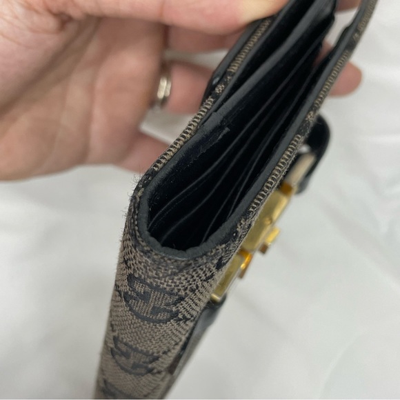 Gucci Jackie GG Canvas Compact Wallet - Picture 7 of 16